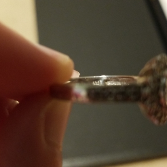 Sterling silver ring with beautiful diamond like stones - Picture 3 of 4